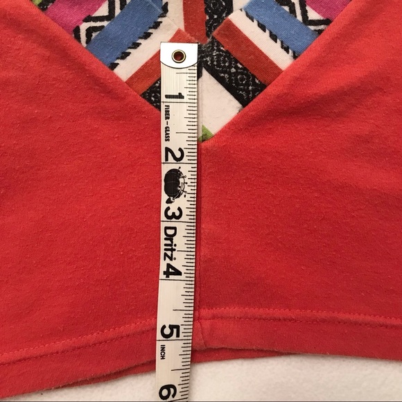 Colorful Comfy Cute Crop Top! EUC Workout or Wear Out - Picture 7 of 11